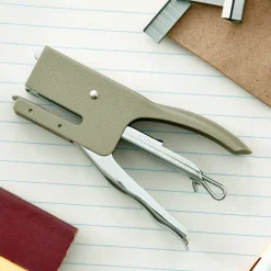 Stapler – hæftemaskine